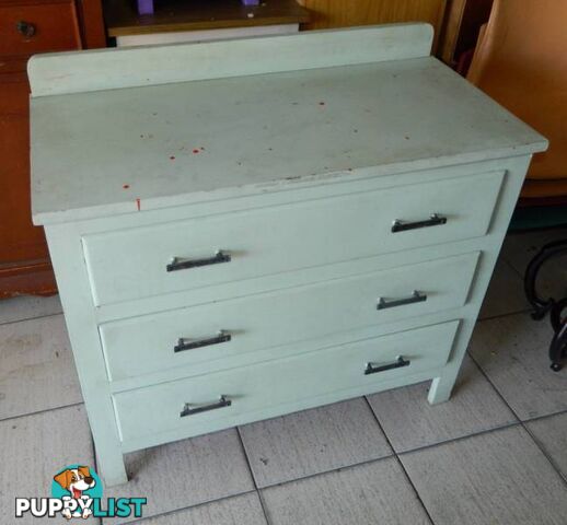 Retro Solid 3 Drawer Dresser !!!