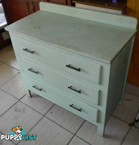 Retro Solid 3 Drawer Dresser !!!