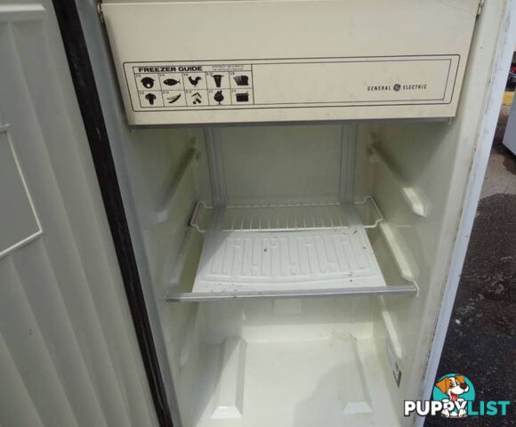 GE General Electric 190L Vertical Fridge Freezer