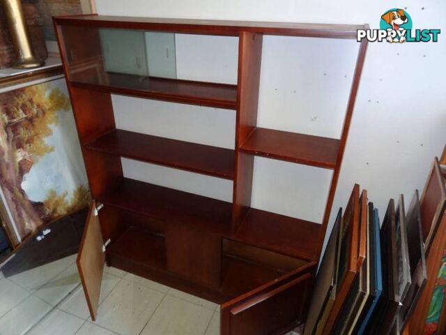 BRILLIANT WOOD BOOKSHELF/ DISPLAY SHELVES, HEAPS OF STORAGE