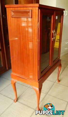 WOODEN DISPLAY CABINET GLASS FRONT QUEEN ANNE STYLE LEGS FAB!