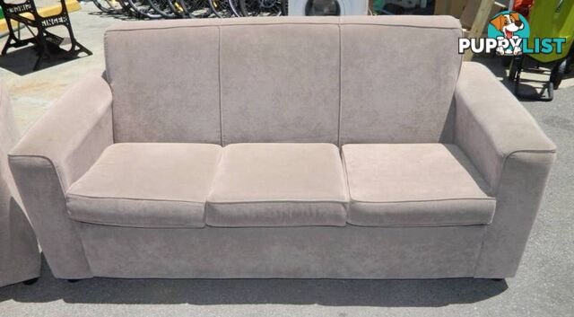 Stylish Lanfranco Lounge Suite. 3 Seater and Single Seater