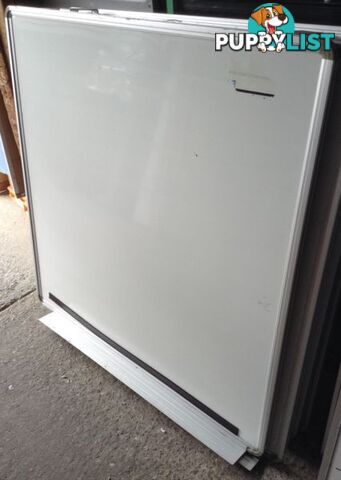 90x90 Whiteboard Excellent Condition