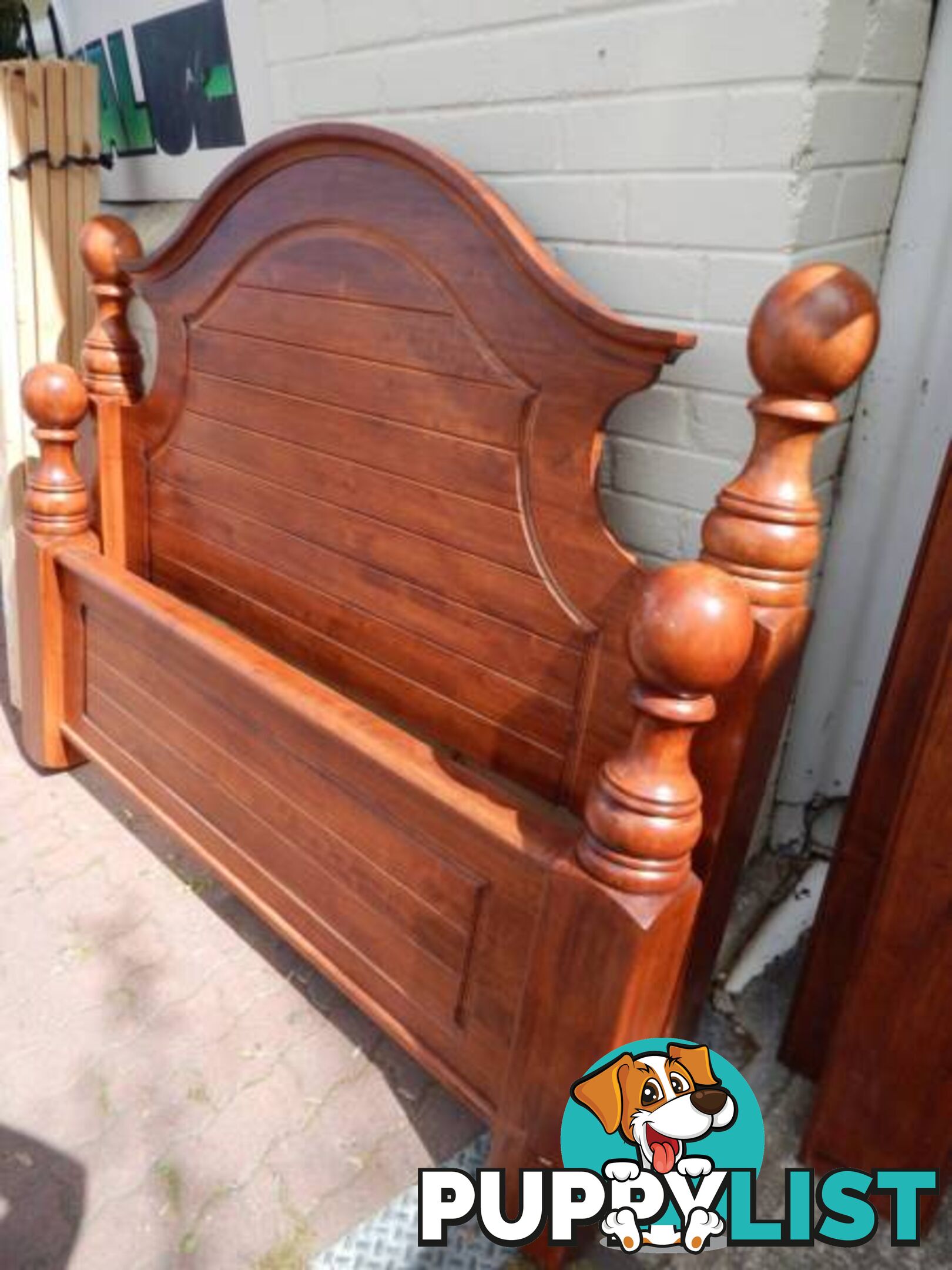 FANCY SOLID TIMBER QUEEN BED WOODEN