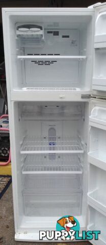 Great Condition Westinghouse Frost Free RJ340M 339L Fridge Freezer