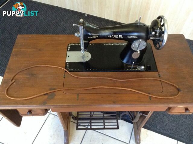 Antique Vintage Singer Sewing Machine with Bench