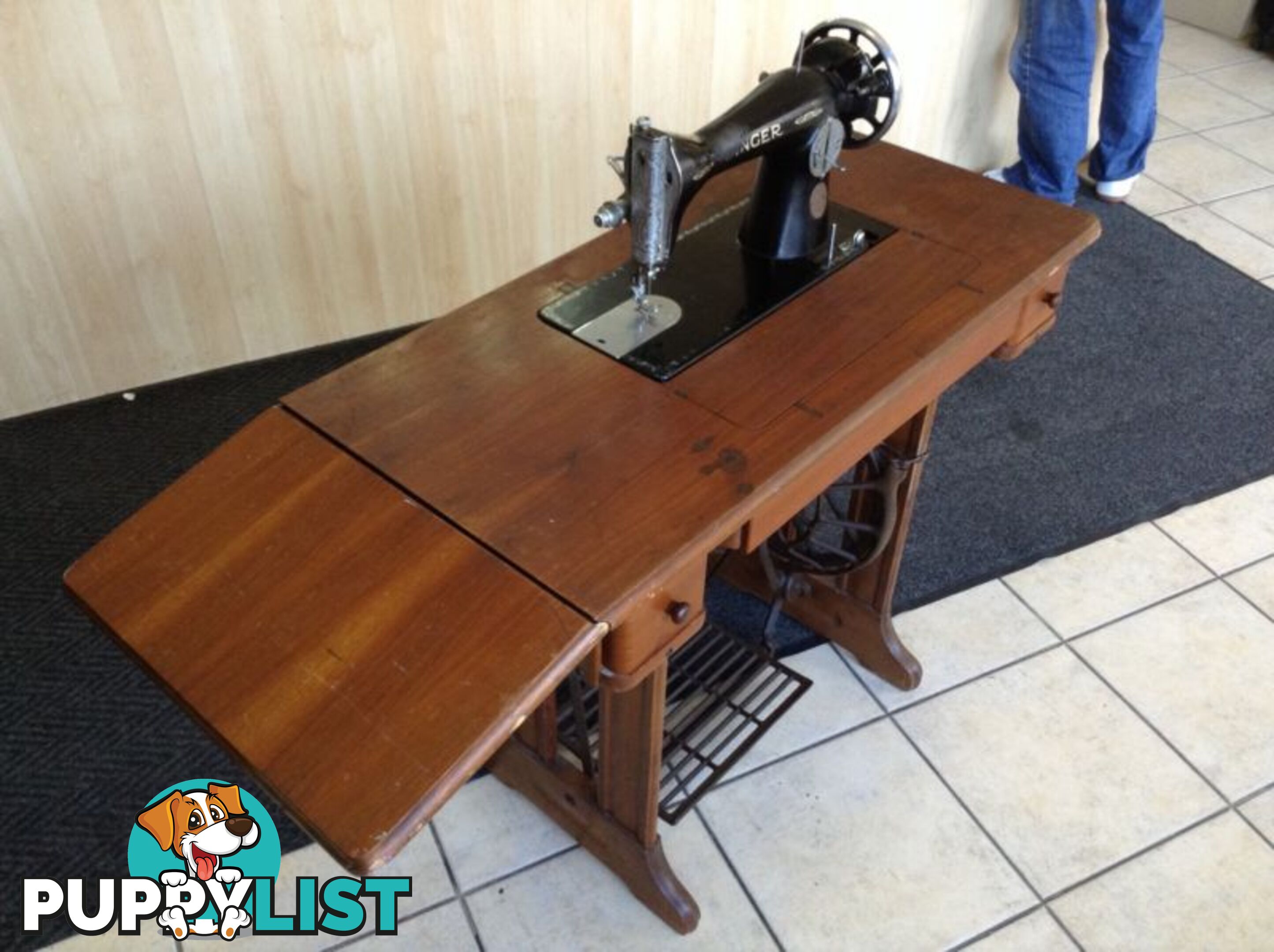 Antique Vintage Singer Sewing Machine with Bench