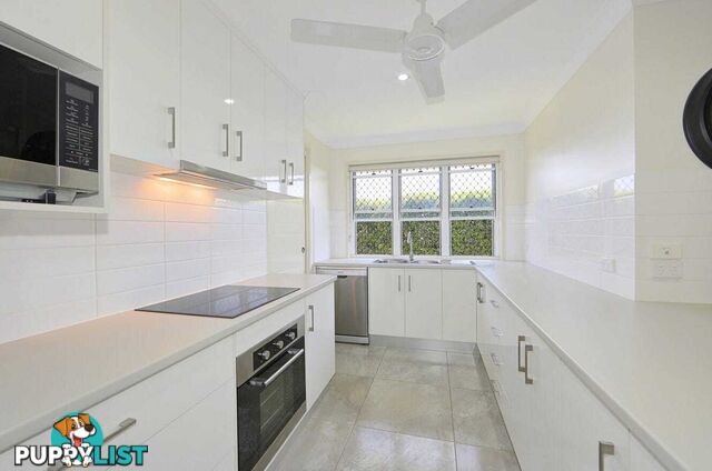 5/6 Back Hill Dr CORAL COVE QLD 4670