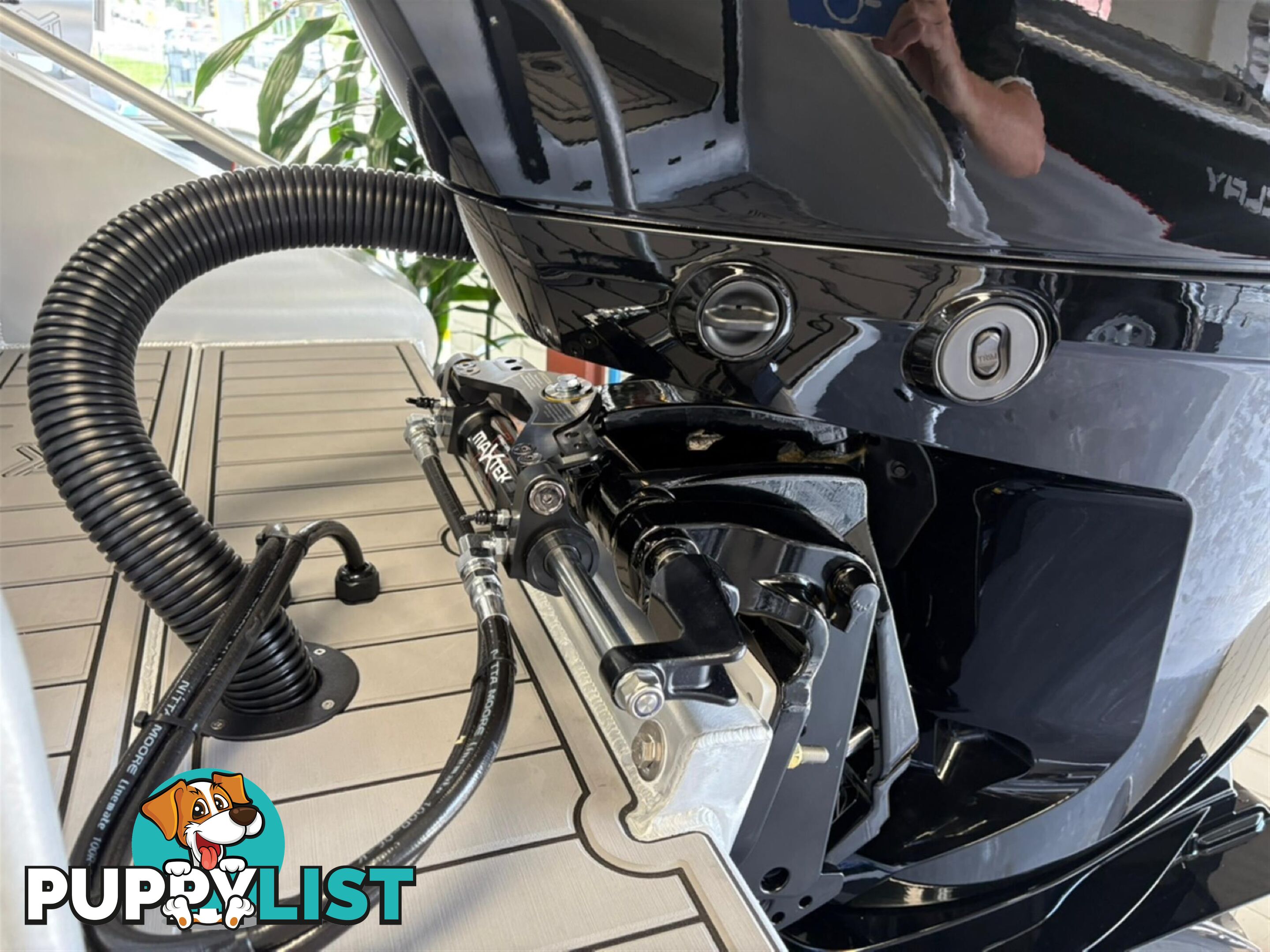 MCLAY 661 CROSSOVER BOAT HARDTOP