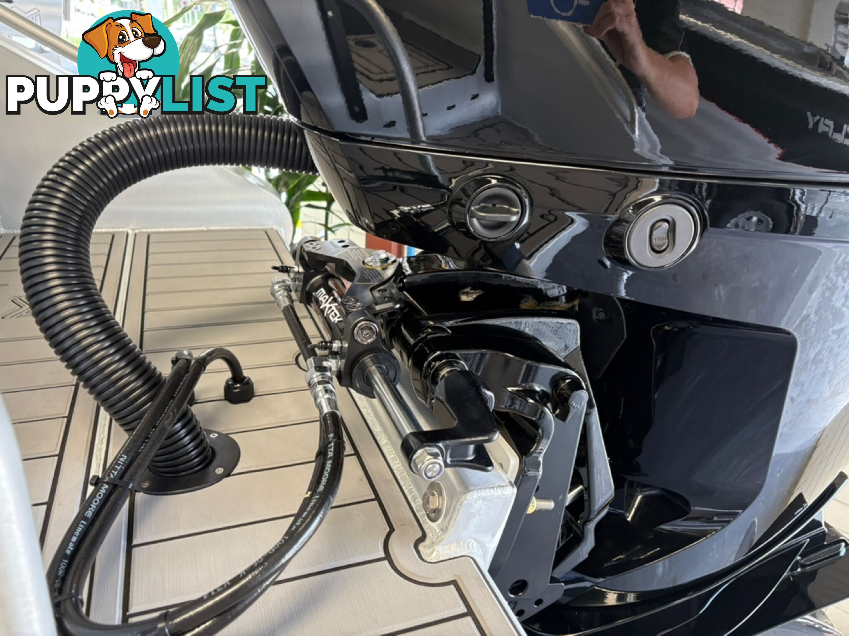 MCLAY 661 CROSSOVER BOAT HARDTOP