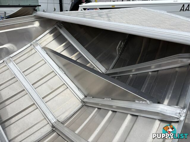 2025 BLUEFIN TREKKER BOAT 385