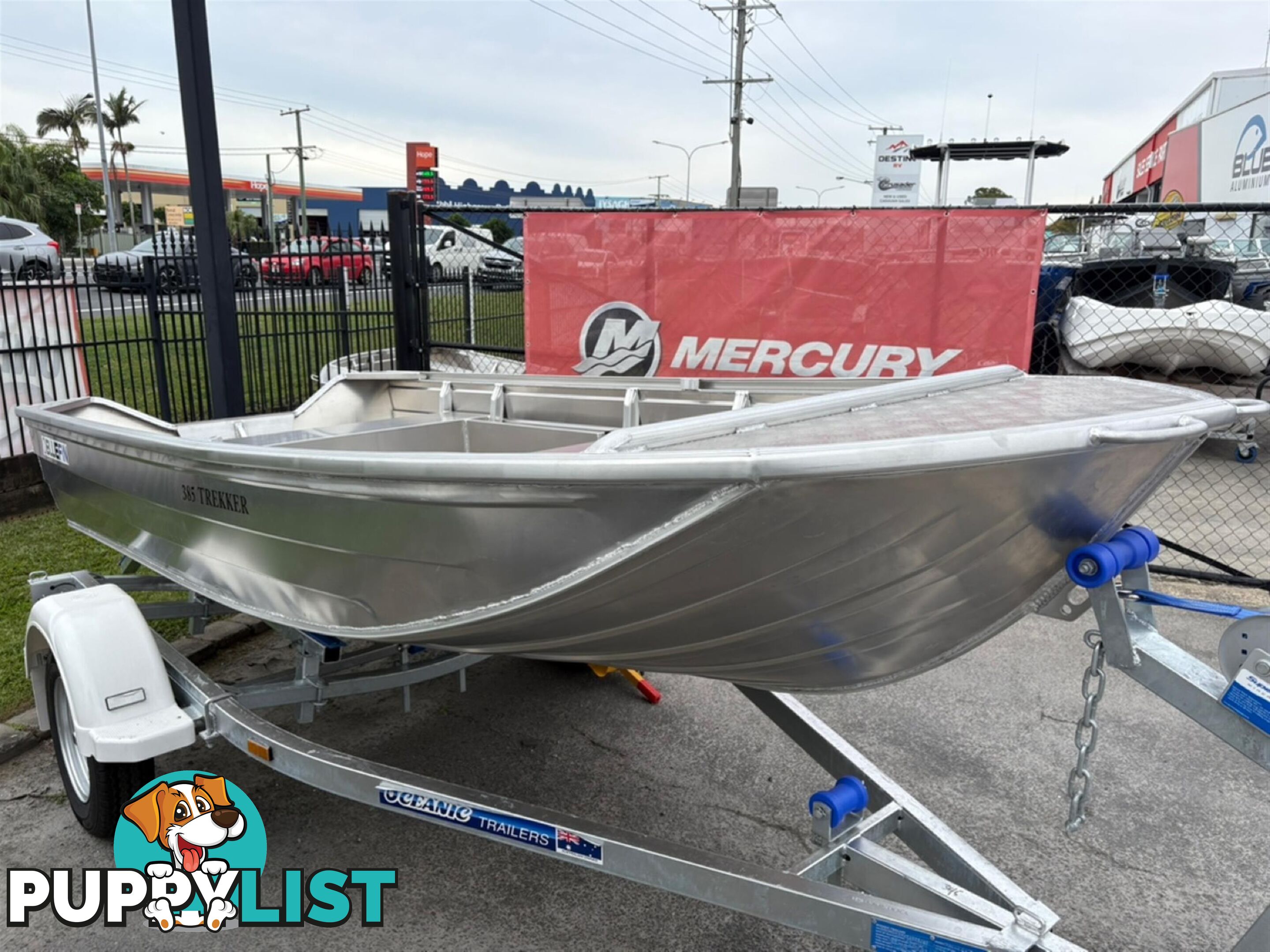 2025 BLUEFIN TREKKER BOAT 385