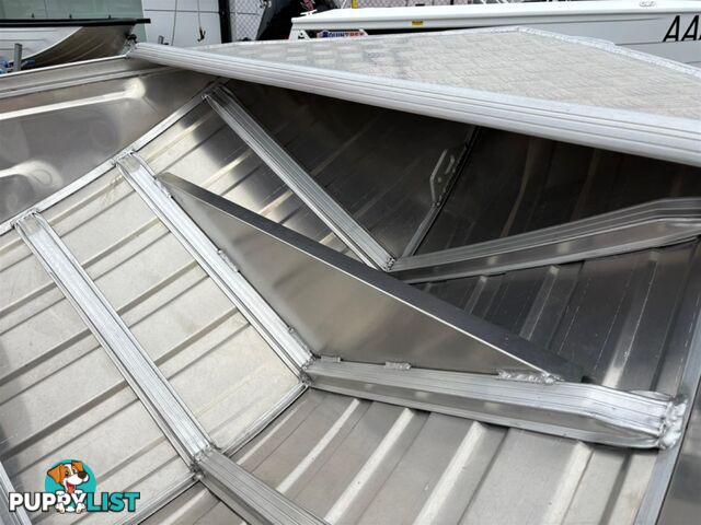 2025 BLUEFIN TREKKER BOAT 385