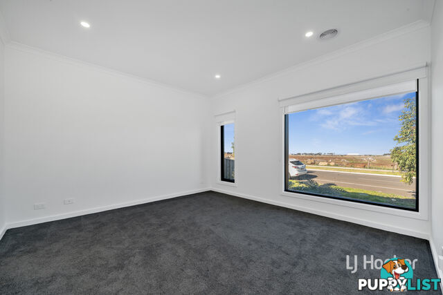22 Courtenay Promenade FRASER RISE VIC 3336