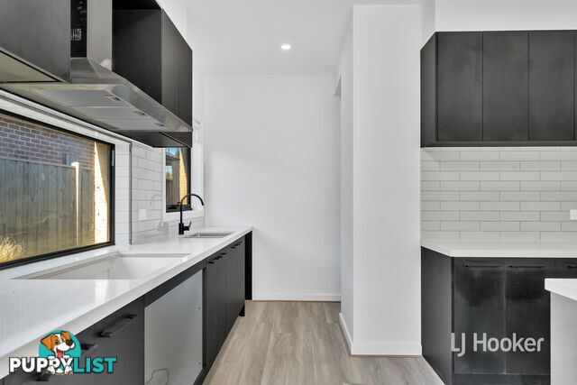 22 Courtenay Promenade FRASER RISE VIC 3336