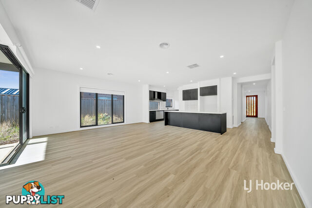 22 Courtenay Promenade FRASER RISE VIC 3336
