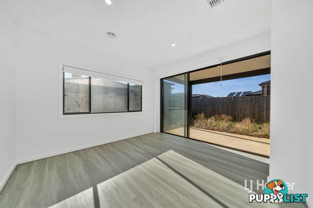 22 Courtenay Promenade FRASER RISE VIC 3336