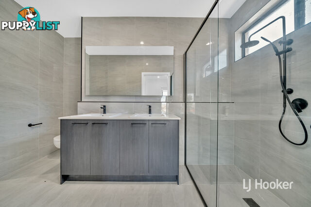 22 Courtenay Promenade FRASER RISE VIC 3336