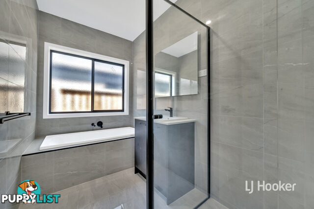 22 Courtenay Promenade FRASER RISE VIC 3336