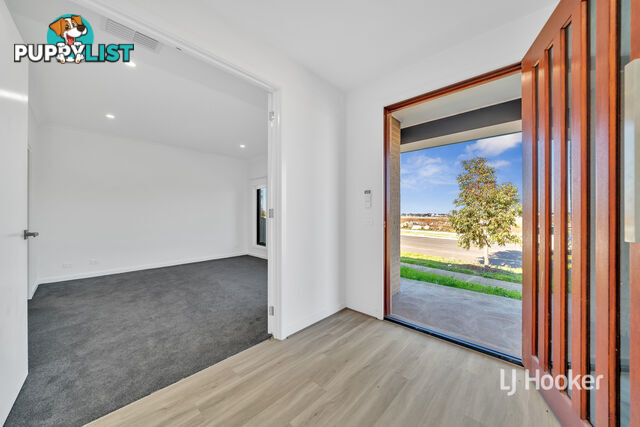 22 Courtenay Promenade FRASER RISE VIC 3336