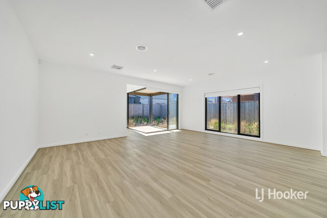 22 Courtenay Promenade FRASER RISE VIC 3336