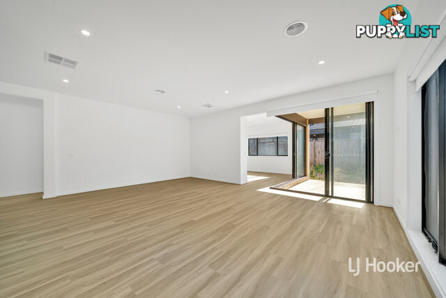 22 Courtenay Promenade FRASER RISE VIC 3336