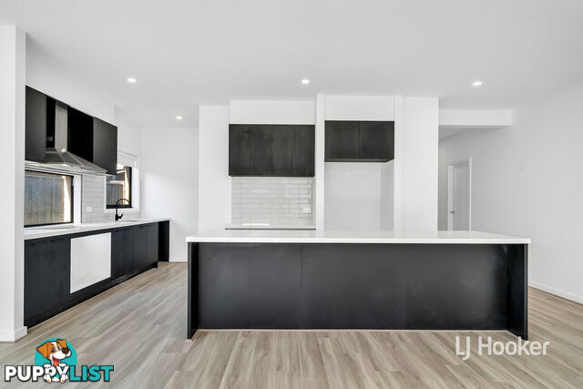 22 Courtenay Promenade FRASER RISE VIC 3336