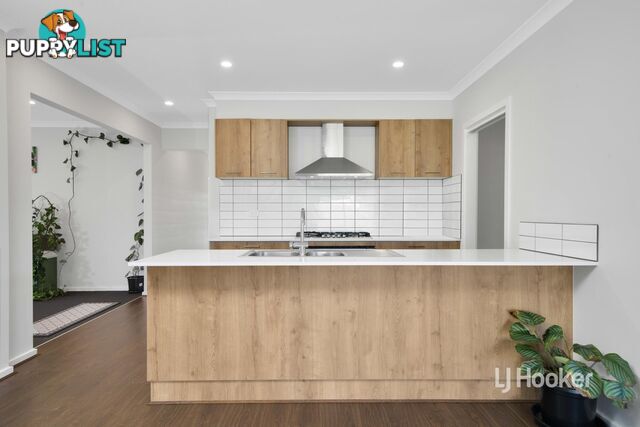 9 Farmingdale Street MANOR LAKES VIC 3024