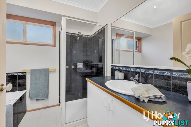 8 Haigh Court ALTONA MEADOWS VIC 3028