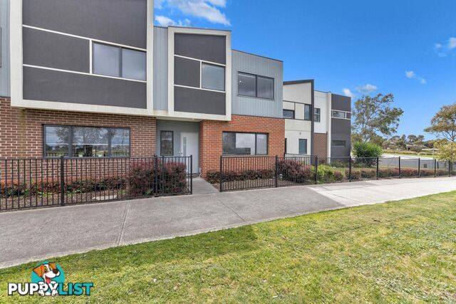 2/205 James Mirams Drive ROXBURGH PARK VIC 3064