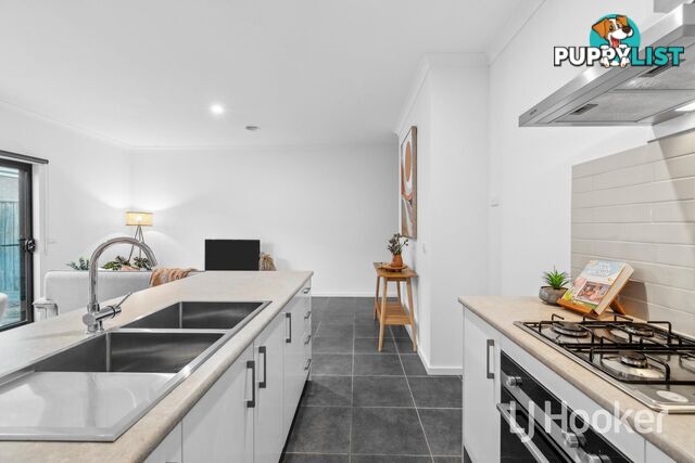 13 Papaya Walk MANOR LAKES VIC 3024