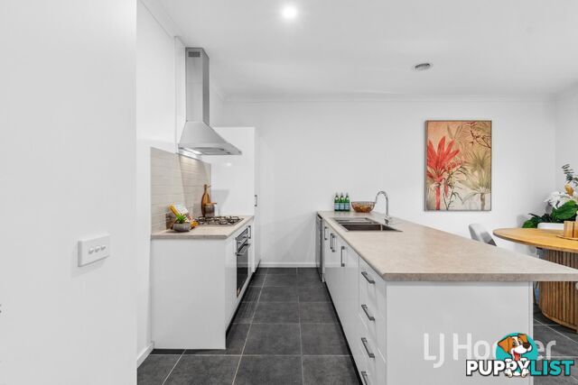 13 Papaya Walk MANOR LAKES VIC 3024