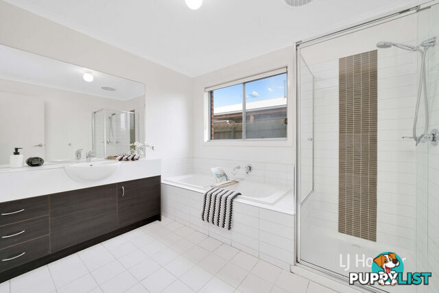 61 James Cook Drive TRUGANINA VIC 3029