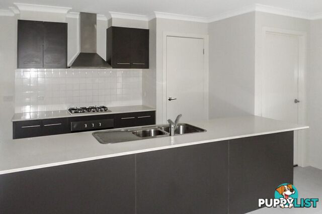 76 Fongeo Drive POINT COOK VIC 3030