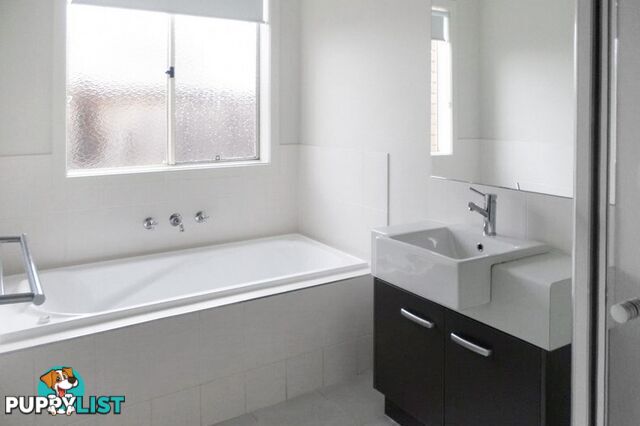 76 Fongeo Drive POINT COOK VIC 3030