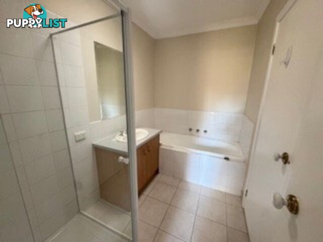 24/15a Hooker Road WERRIBEE VIC 3030