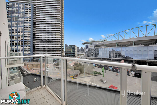 813/750 Bourke Street DOCKLANDS VIC 3008