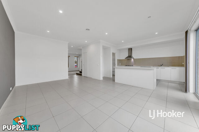 4 Broadbeach Circuit SANCTUARY LAKES VIC 3030