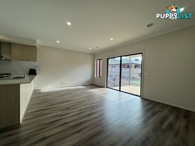 16 Petersborough Rise WERRIBEE VIC 3030