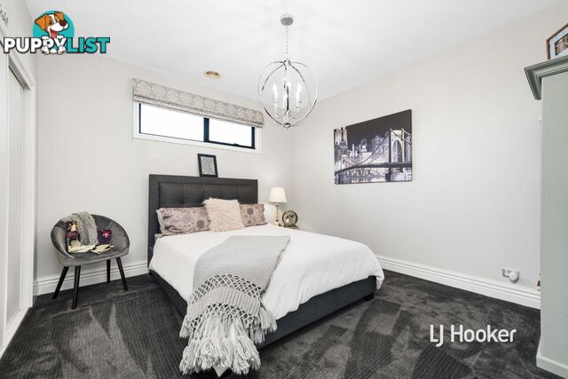 4 Eagleview Place SANCTUARY LAKES VIC 3030