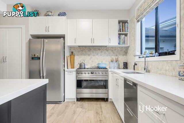 4 Eagleview Place SANCTUARY LAKES VIC 3030