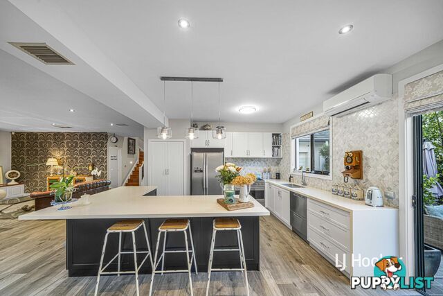 4 Eagleview Place SANCTUARY LAKES VIC 3030