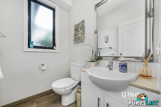 4 Eagleview Place SANCTUARY LAKES VIC 3030