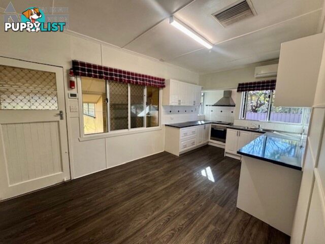 9 Hospital Rd Emerald QLD 4720