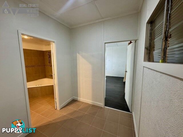 9 Hospital Rd Emerald QLD 4720