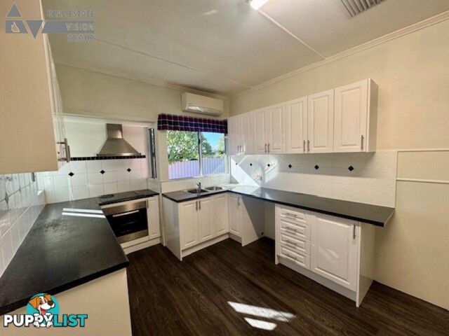 9 Hospital Rd Emerald QLD 4720