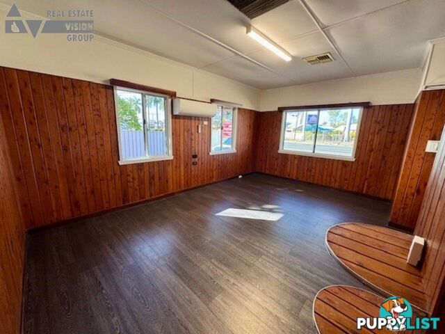 9 Hospital Rd Emerald QLD 4720