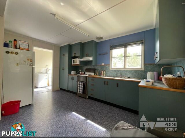 15 Fay St Blackwater QLD 4717