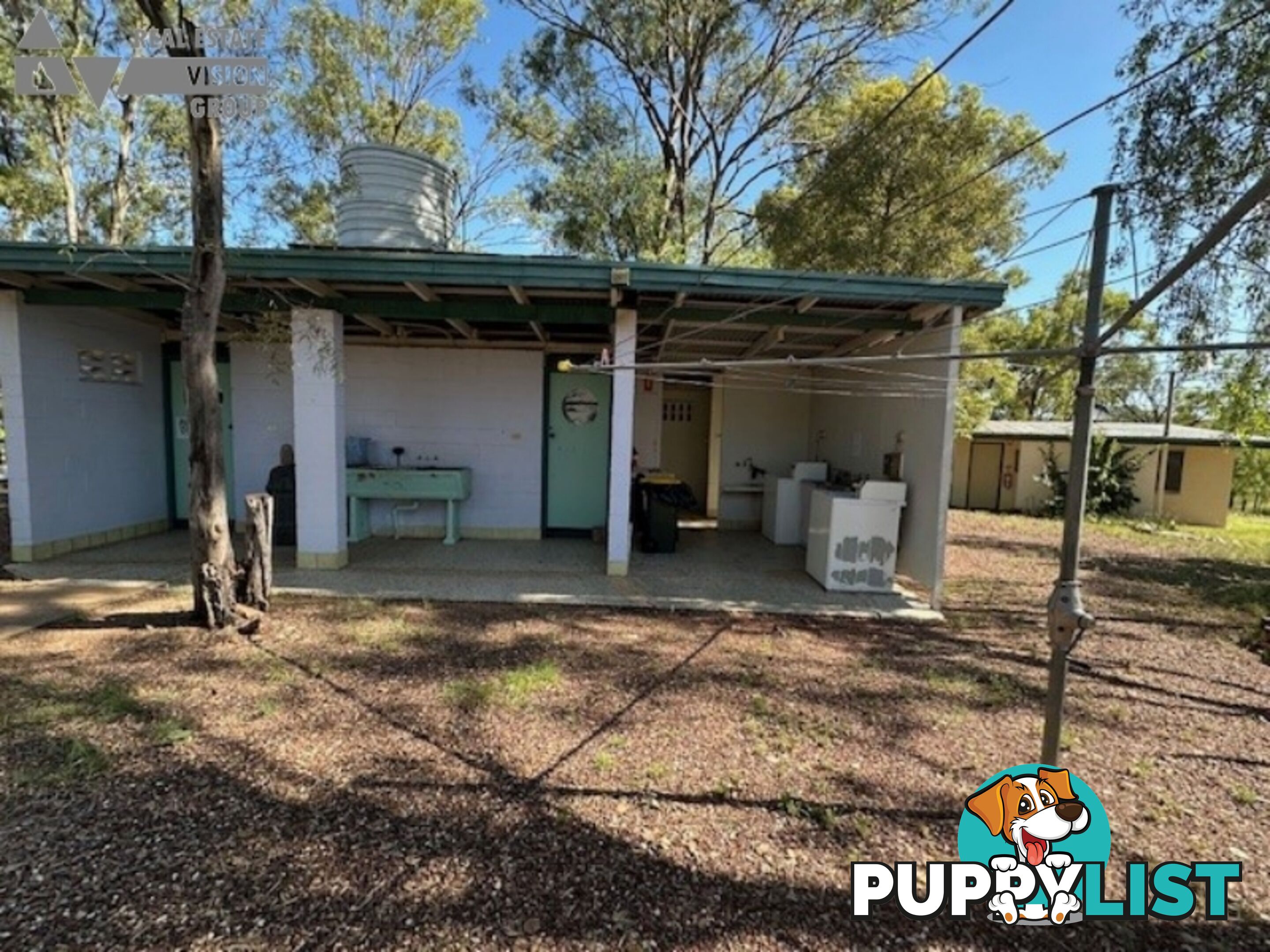 4 Village Rd Willows QLD 4702