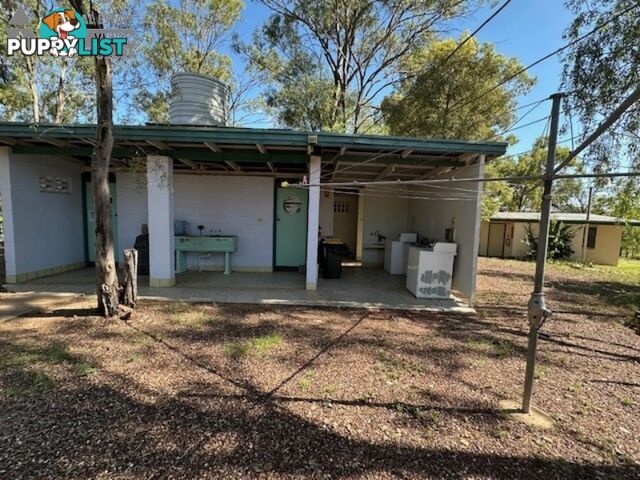 4 Village Rd Willows QLD 4702